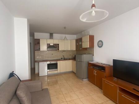 APARTAMENT 1+1, PRANË RRUGES SE AMBASADAVE‼️