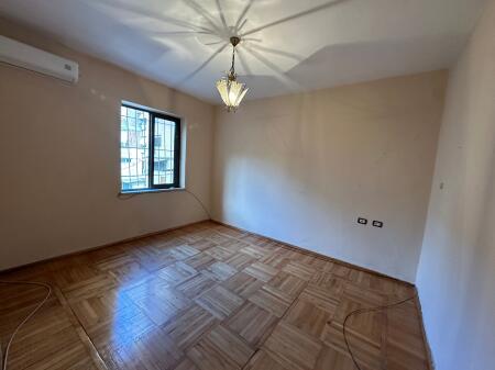 ULET CMIMI NE MYSLYM SHYR PER SHITJE