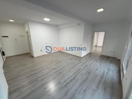 Ufficio in affitto / 1° piano a 21 Dhjetori!