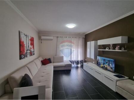 🏠 Apartament 2+1 – Për Qira 📍 Qendër, pranë Teatrit “Petro Marko” – Rr. Sulejman Delvina, Vlorë