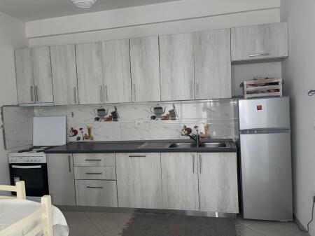 Jepet apartament me Qera 1+1+ Post Parkimi ne Green City - 45.000 leke!