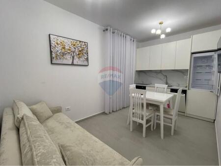 Apartament 1+1 per qira te Komuna e Parisit !