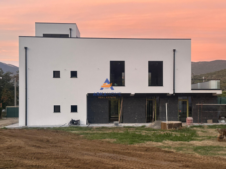 SERVICE UNIT+LAND FOR RENT IN BERZHITE 360M2 "BERZHITE" 3000 EURO