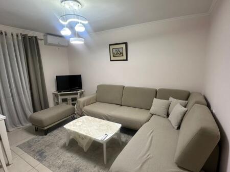 Jepet me qira 1+1 Spitali Nene Tereza 450 mije leke