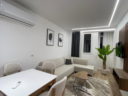 Vendesi in vendita 1+1 in Via Fortuzi