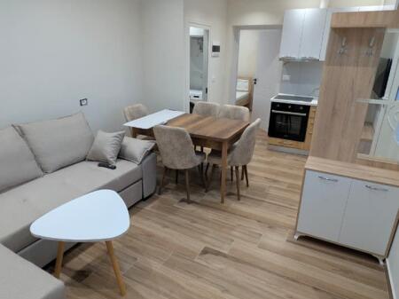 Jepet me Qera Shtepi Private 2+1 tek Kafja e Remes.