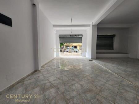 SHOP FOR RENT NEAR THE PARIS MUNICIPALITY !