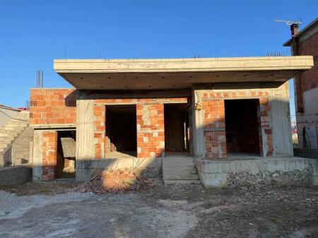 NDËRTESË + TRUALL PËR SHITJE – BUÇIMAS, POGRADEC !!! 98,000 €
