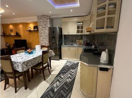 Shitet, Apartament 2+1, Air Albania