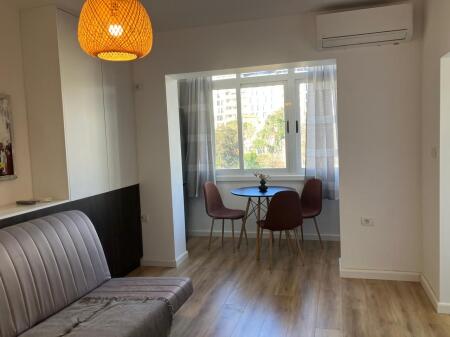 🏢Ne zonen e Myslym Shyrit,prane Postes Qendrore Shqiptare jepet me qera garsoniere 35m2,e mobiluar  50,000LEKE     