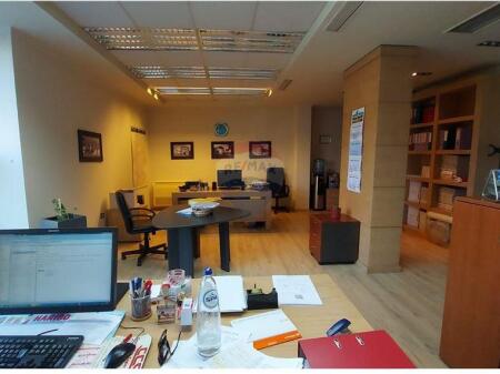 Shitet - Zyre 60 m2 tek rruga Elbasanit