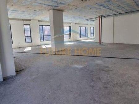 Qira, Ambient+2 Poste Parkimi, Rruga Hoxha Tahsim