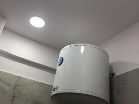 🏪 Shitet Dyqan buzë rruge – Laprakë 📍 Pallatet e Arabit