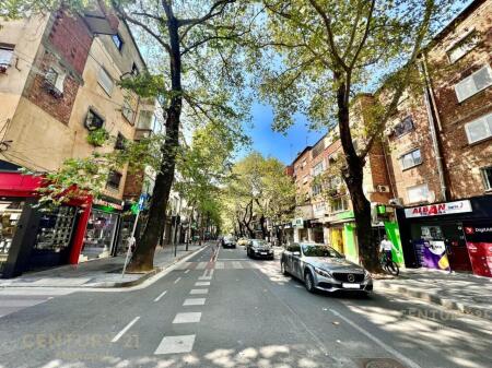 Shitet apartament ne rruge kryesore-Myslym Shyri