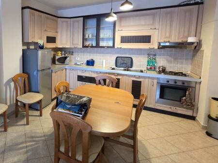 Apartament 1+1 me qira tek rruga e Elbasanit.