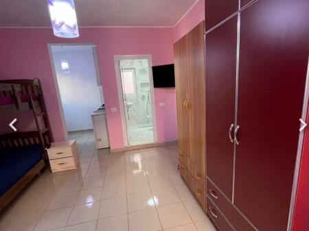 Jepet me qera garsoniere e mobiluar në Qytetet Student.