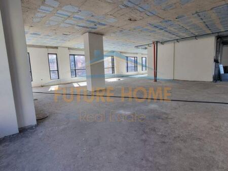 Qira, Ambient+2 Poste Parkimi, Rruga Hoxha Tahsim