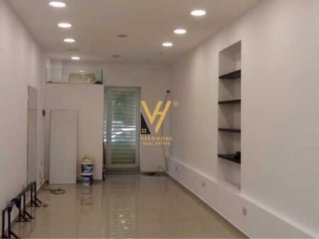 NEGOZIO IN VENDITA 30 M2 A KOMUNA E PARISIT 120.000 EURO