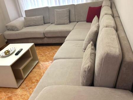 Jepet me qera apartament 2+1 tek bulevardi i ri