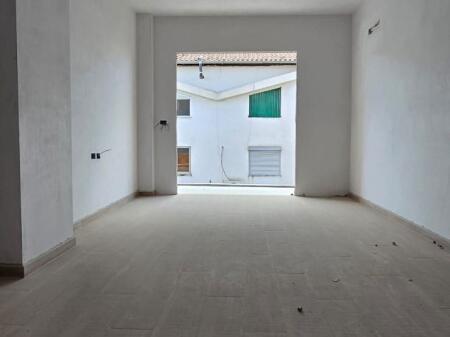 Shitet apartament 1+1 tek Rruga e Burgut!