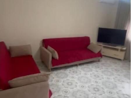 Jepet me qera apartament 1+1 Porcelan, prapa Uet-së!