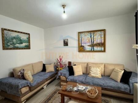 Shitet, Apartament 1+1, Pazari i Ri , Tiranë ( JO ME KREDI )