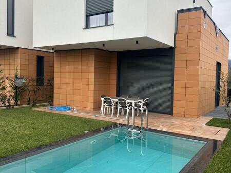 🏡 JEPET ME QIRA VILE 3+1+3 prane TEG me Pishine