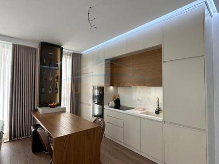 Shitet, Apartament 3+1+2, Jordan Misja, Tiranë