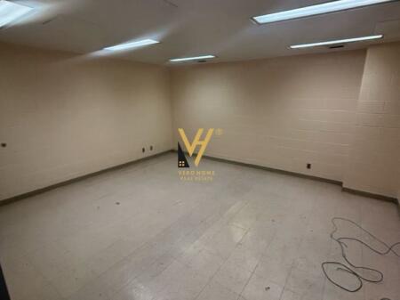 SHOP 30 M2 FOR RENT AT BRRYLI 50,000 LEKE