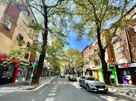 Shitet apartament ne rruge kryesore-Myslym Shyri