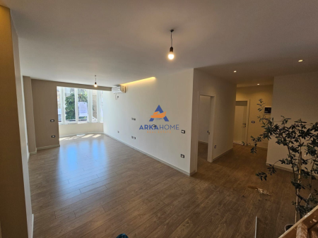 JEPET APARTAMENT ME QERA 2+1 "ZOGU I ZI" 900 EURO