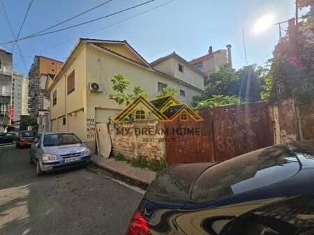 Terreno in Vendita Più Edificio Rovinato a Kazazi Durres