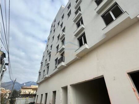 Shitet, Apartament 2+1, Ali Demi, Tiranë.