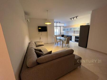 Appartamento 2+1+2 in Affitto vicino al Lago di Tirana!! 900 € /Mese