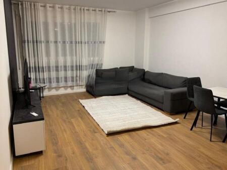 Jepet me qira apartament 2+1+2 me ballkon, në kompleksin Trio Towers. 670 € /Muaj