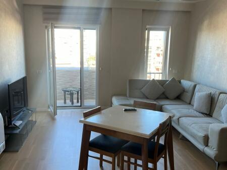 Jepet me qera apartament 1+1 në Kompleksin Panorama