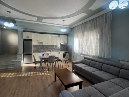 🏠Ne zonen e Ali Demit,Rruga Idriz Dollaku jepet me qera kati i I-re i nje vile2+1,i mobiluar 70,000Leke