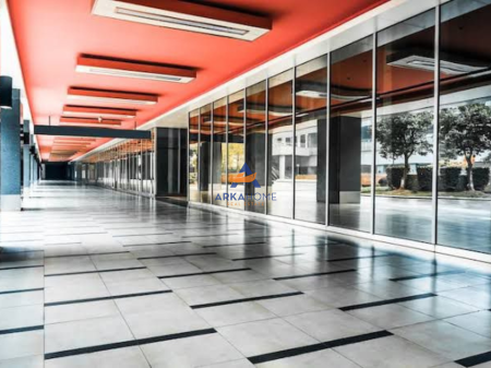 LOCALE COMMERCIALE IN AFFITTO 160M2 "PRESSO IL NUOVO MERCATO" 3500 EURO