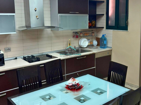 Apartament 2+1 Jepet me Qera – Zona Albano & Romina, Vlorë.