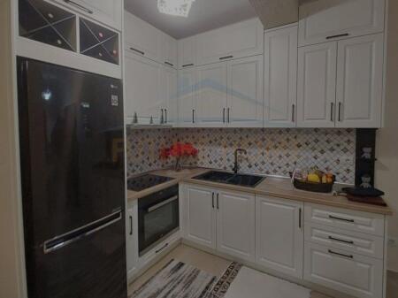 In vendita, Appartamento 1+1+2 Balconi, Nuova Maternità, Tirana.