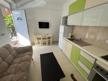 Shtepi private 1+1 me qera perballe UET ne Porcelan