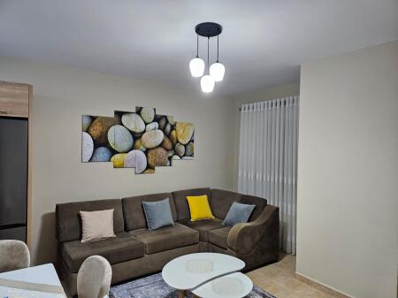 🏢Kodra e Diellit ,Rruga Rreli jepet me qera apartament ,1+1,i mobiluar.50,000Leke