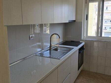 Affitto, Appartamento 3+1+A+BLK, Parzialmente arredato, Ali Demi, 40.000 Lek/Mese