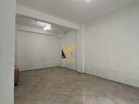 AFFITTASI NEGOZIO 74 M2 A YZBERISHT 45.000 LEKE