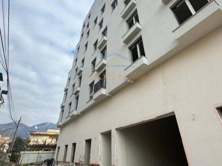 Shitet, Apartament 2+1, Ali Demi, Tiranë.