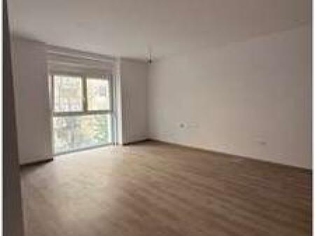 Ambjent per zyra me qira prane Air Albania stadium