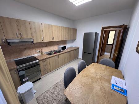 Apartament 2+1, Rruga e Kavajes!