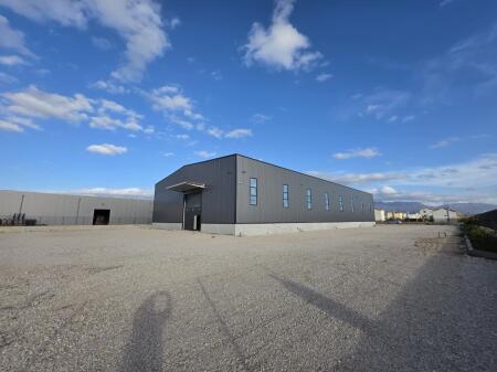 Jepet me qera kapanon modern prane rruges se Rinasit