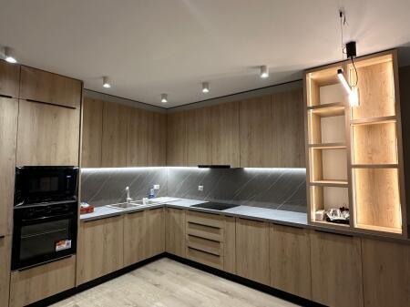 Appartamento in affitto 2+1+2+3 balconi su Bulverdi Migjeni, Astir