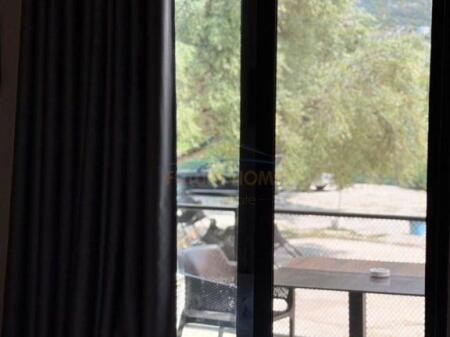 Shitet, Hotel, Ne Qeparo